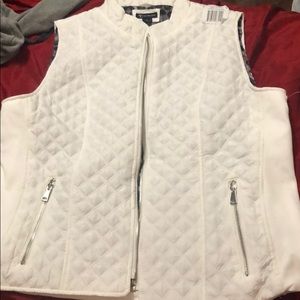 New Directions women’s white vest never been worn